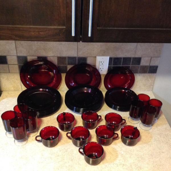 Ruby Red 40 pc Alcoroc vintage 8 person set