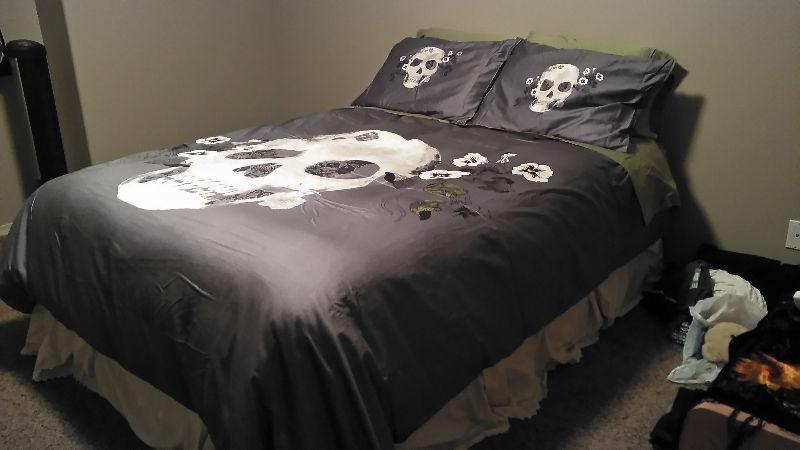 Queen duvet and pillow cases