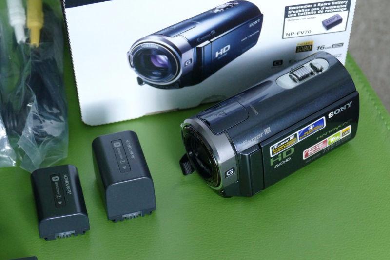 Sony HDR-CX300 16GB HD Handycam Camcorder c/w extra battery