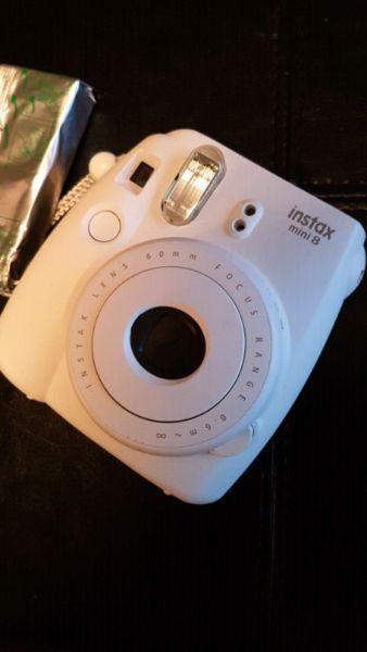 White Fujifilm Instax Mini 8