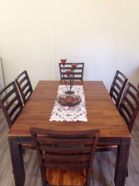 Kitchen/dining room table 4 sale