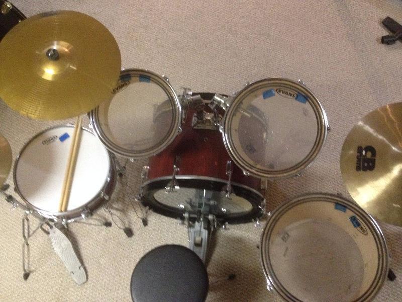Refinished beginner drum kit