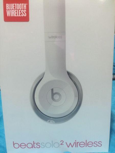 Beats solo 2 wireless headphones (white)