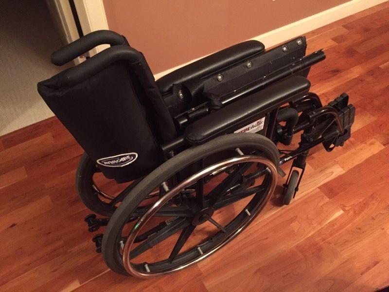 Foldable wheel chair with foot rest