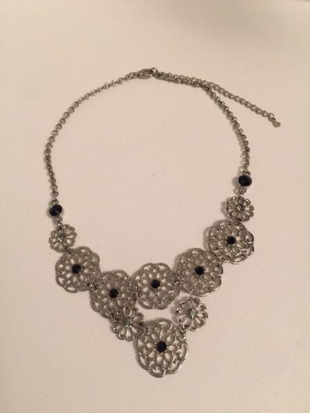 Flower fashion necklace