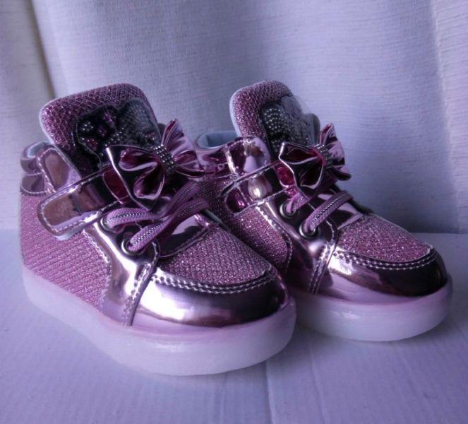 Baby girl's shoes with LED lights