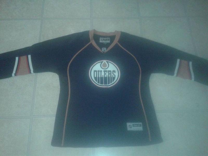 Oilers jersey $25. Size: Youth large