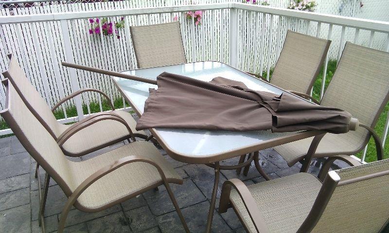 Patio set consisting of 6 chairs, table and umbrella