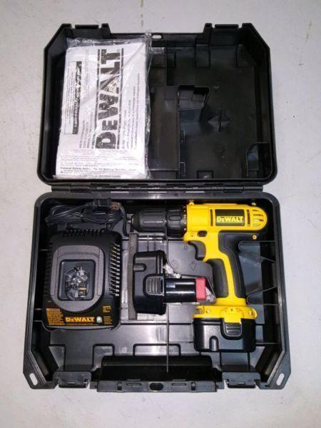 Like new Dewalt 12v drill