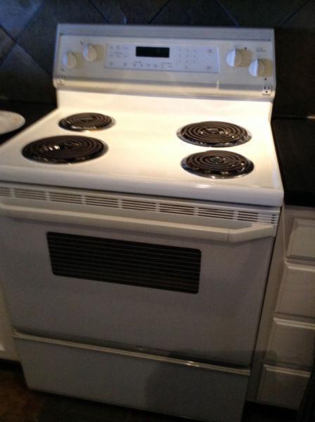 Wanted: Kitchen Aid. stove is 4 burner,electric, and self cleaning oven