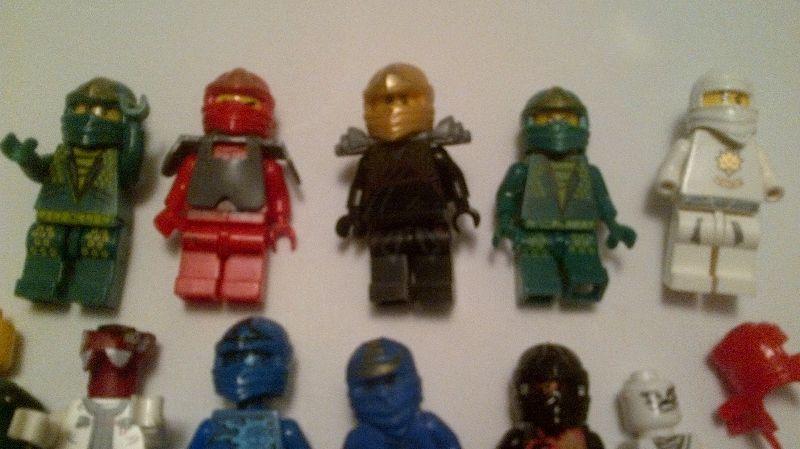 lego ninjago knockoff minifigures 11 of them-40$obo