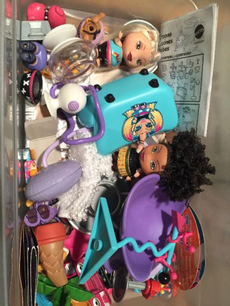 Mini Bratz dolls and accessories
