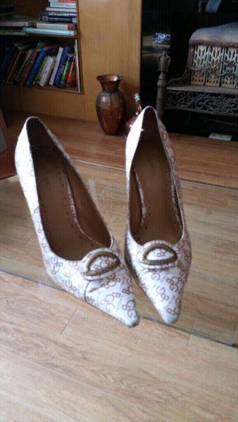 BCBG Logo Print pumps fits 7.5 or 8