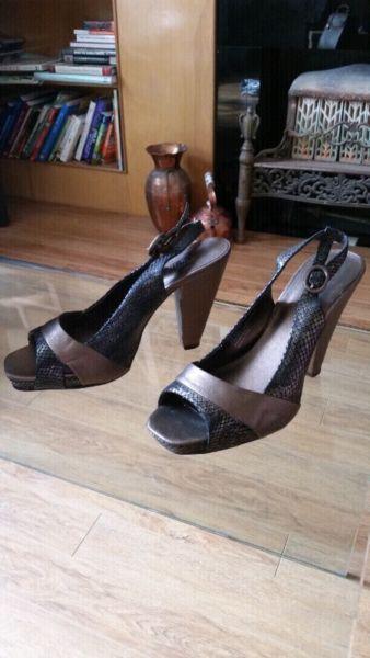 Kenneth Cole reaction strappy heels fits 7.5 and 8