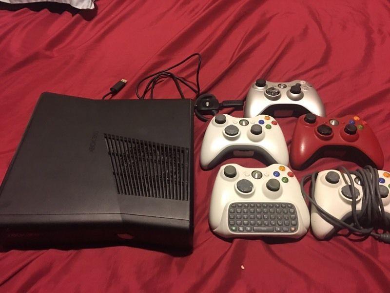 Xbox 360 slim w/ games and accessories