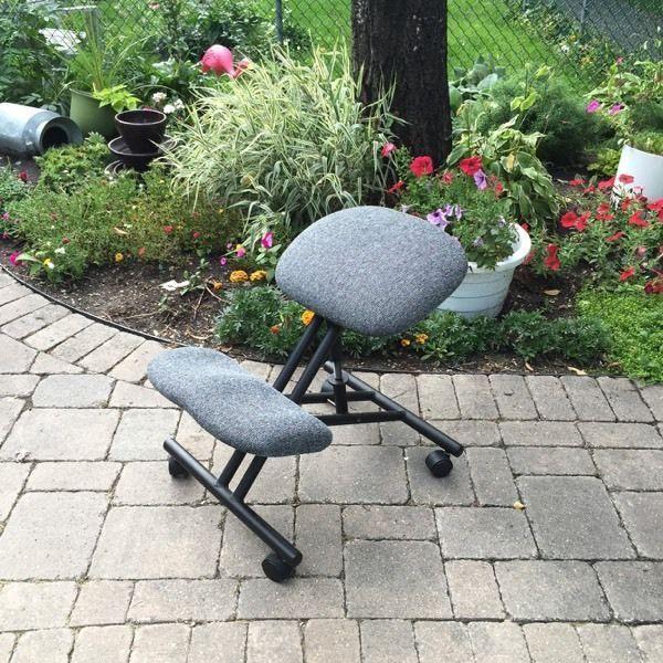 Ergonomic kneeling chair