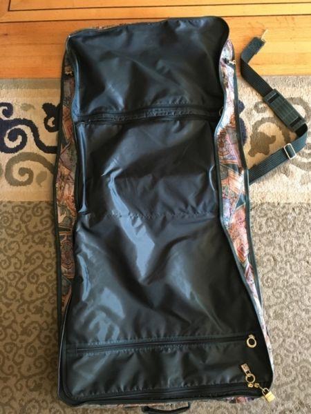 Garment Bag / Luggage