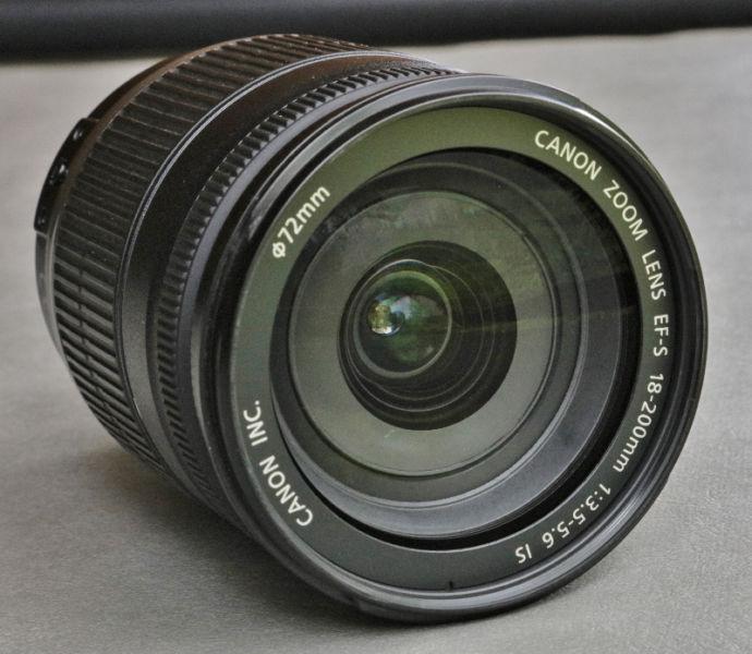 Canon EFS 18-200mm f3.5-5.6 IS lens. Excellent condition!