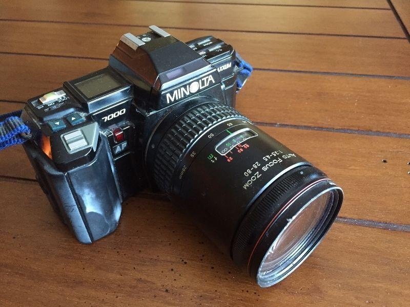 Minolta Maxxum 35mm camera with zoom lens