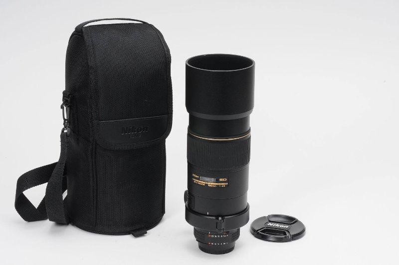 NIKON 300mm F/4.0D ED-IF AF-S Nikkor Lens for Nikon Digital SLR