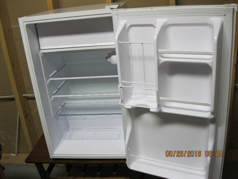 small fridge 4.4 cu ft