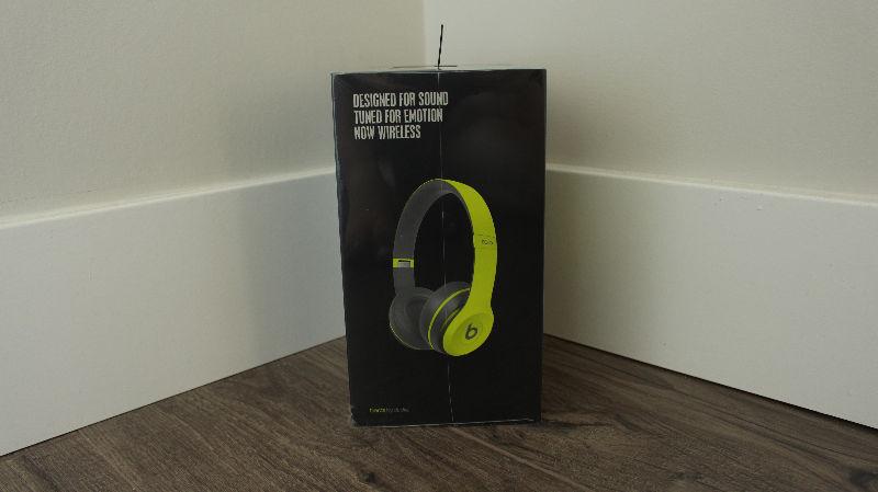 Beats Solo 2 Wireless Headphones-Lime Green and Gray