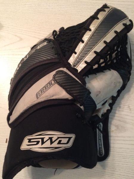 Wanted: Jr. Sher-wood goalie glove