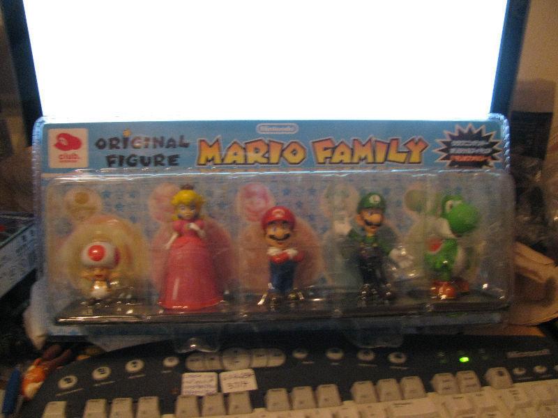 Club Nintendo Limited Mario Family Original Figures New in Box