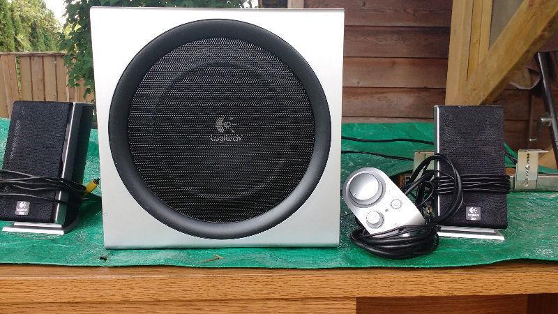 Logitech computer powered sub woofer and speakers