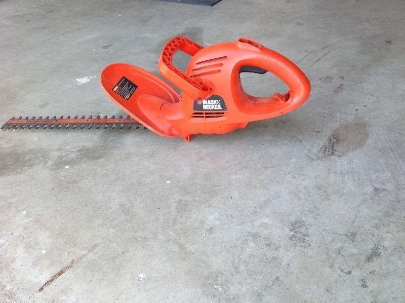 HEDGE TRIMMER, ELECTRIC, BLACK AND DECKER