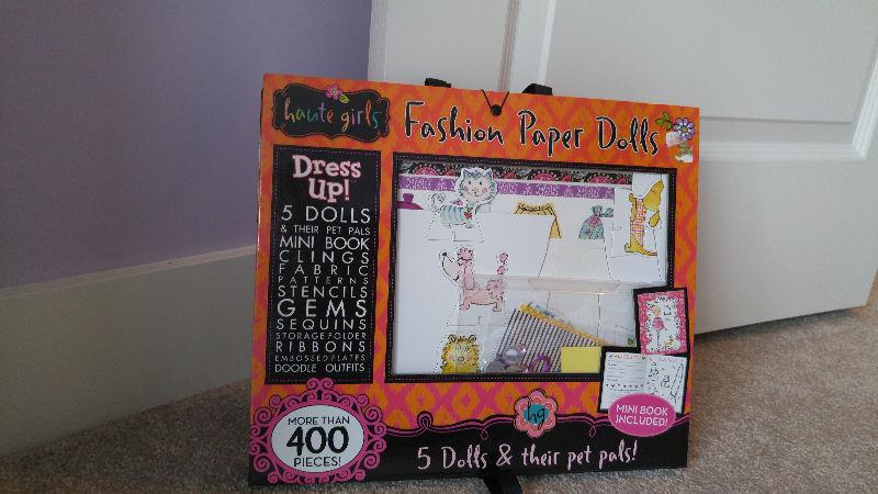 Fashion paper doll set