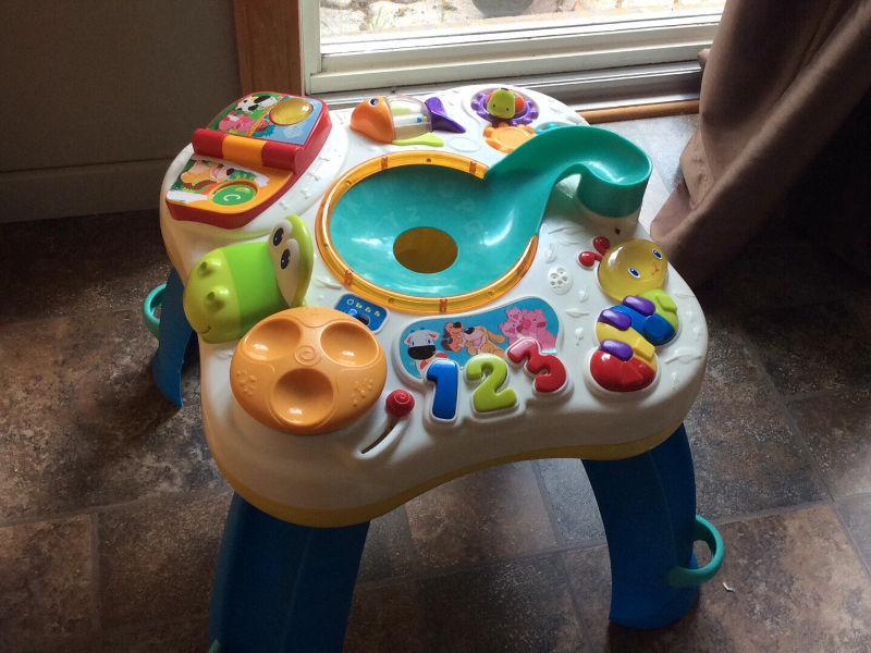 Play table with music