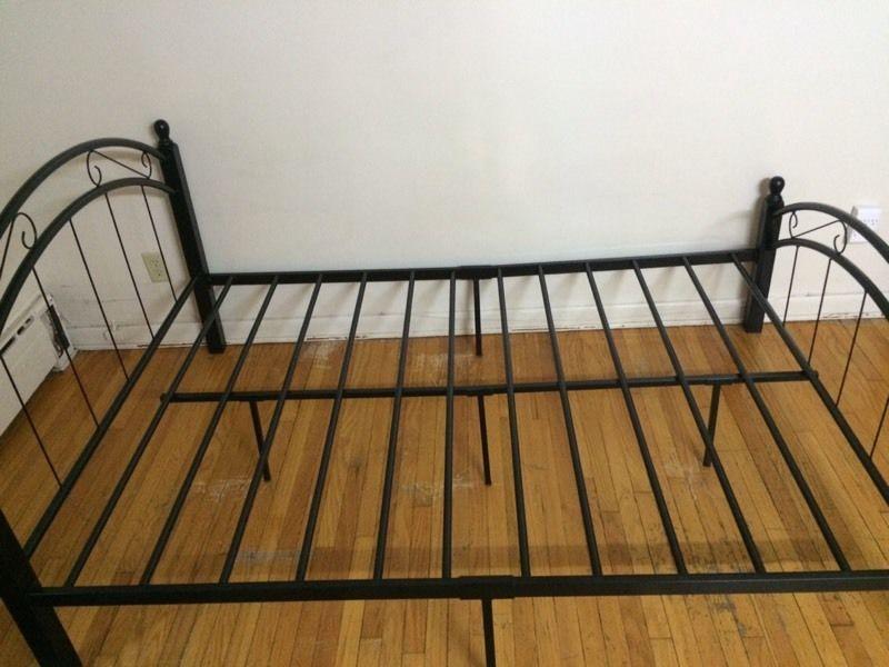 Metal bed frame with double mattress