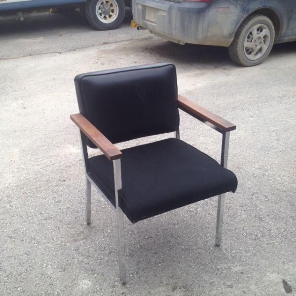 Black waiting room chairs with wooden arms (8)