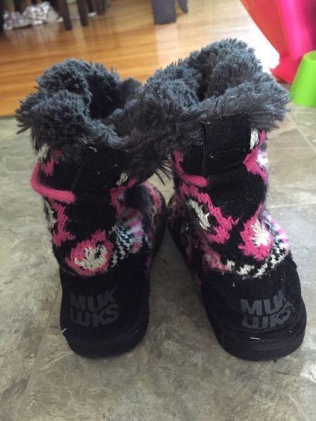 EUC girls mukluks slippers size 13