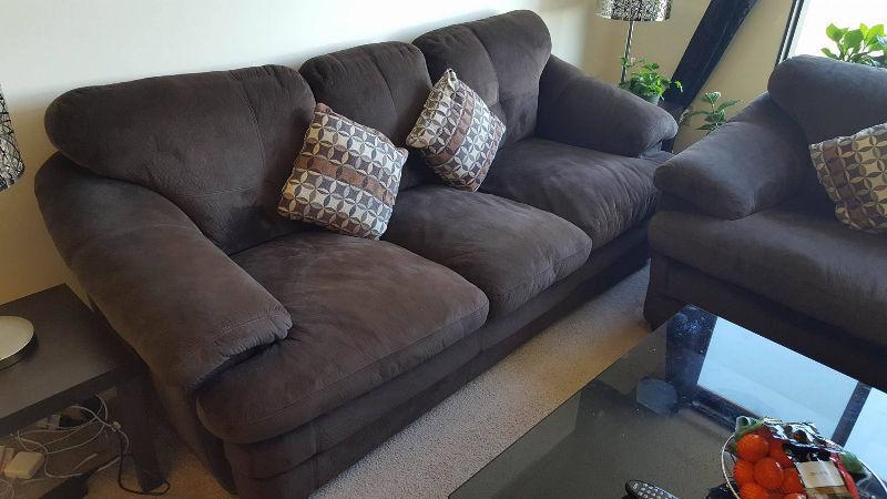 Couch and love seat for sell !!!