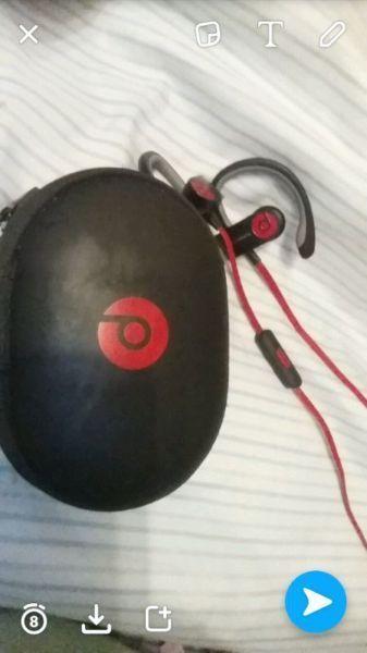 Wanted: Power beats 2 comes with everything including original packaging