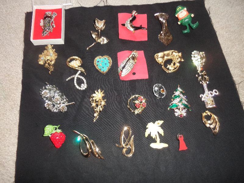 assorted fashion brooches.. all good, 15.00 for the lot