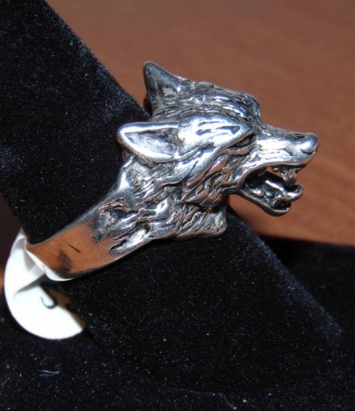 Wolf ring