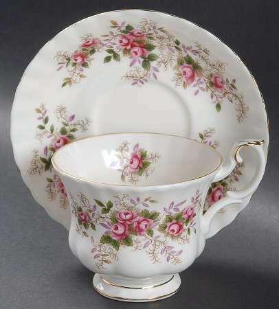 ROYAL ALBERT LAVENDER ROSE CUP/SAUCER