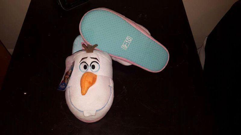 Olaf slippers size 9 women's