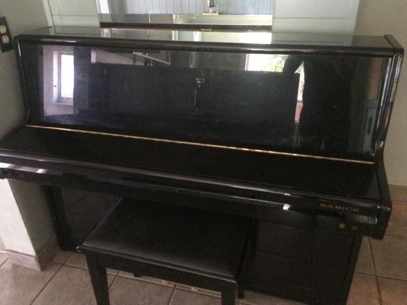 Great condition SAMICK piano