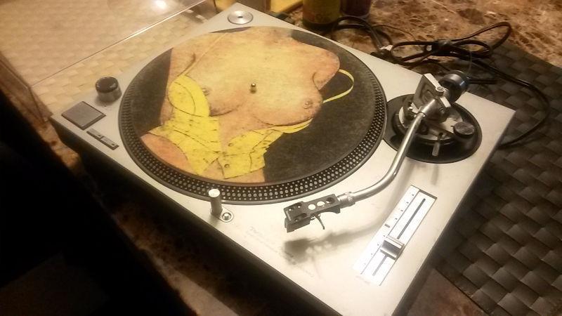 DJ Turn Table With Diamond Pin Needle!