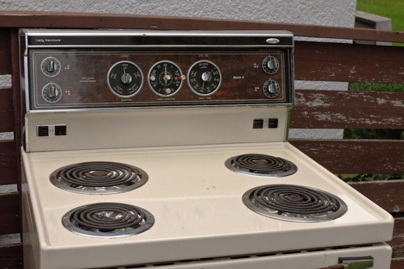 Electric Stove -- Lady Kenmore -- Full Size