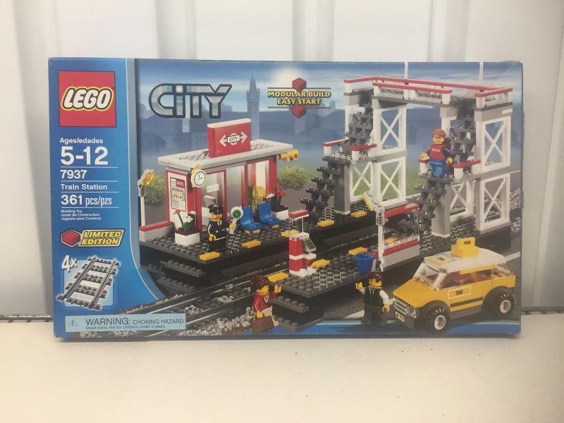 Lego Train Station Set 7937 (discontinued by Lego)