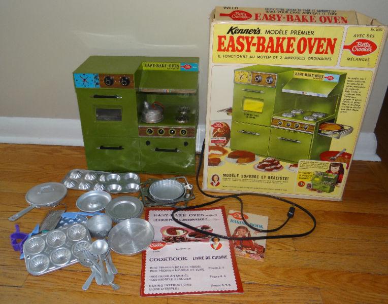 Vintage Betty Crocker Easy-Bake Oven by Kenner Green 1970 in Box