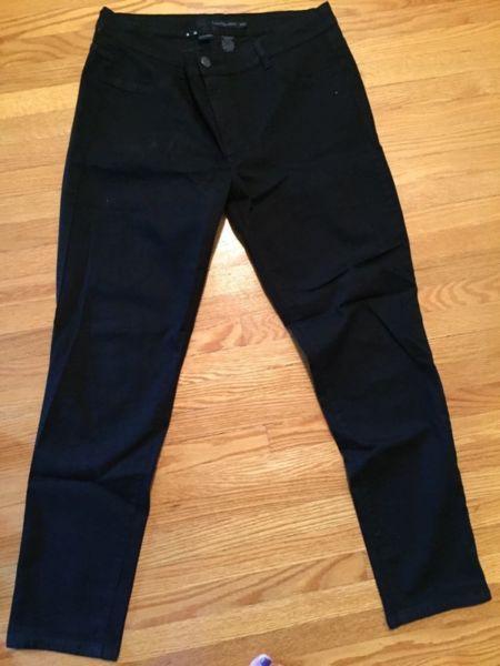 Work once pair of lladies Calvin Klein jeans size 33/1