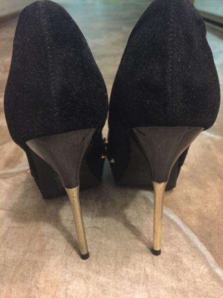 Black heels with gold accents size 7.5