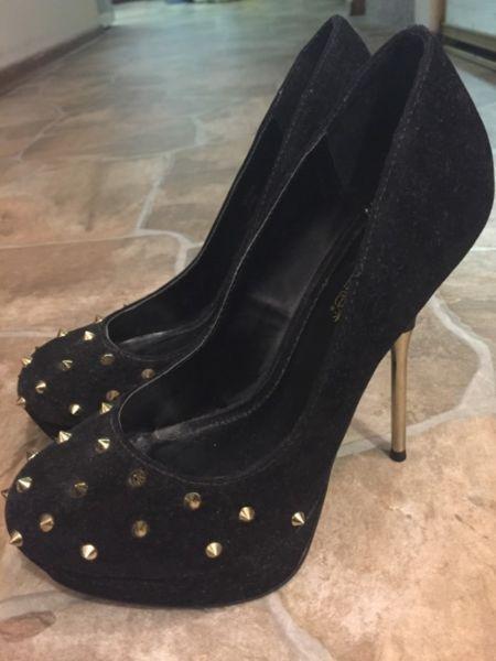 Black heels with gold accents size 7.5