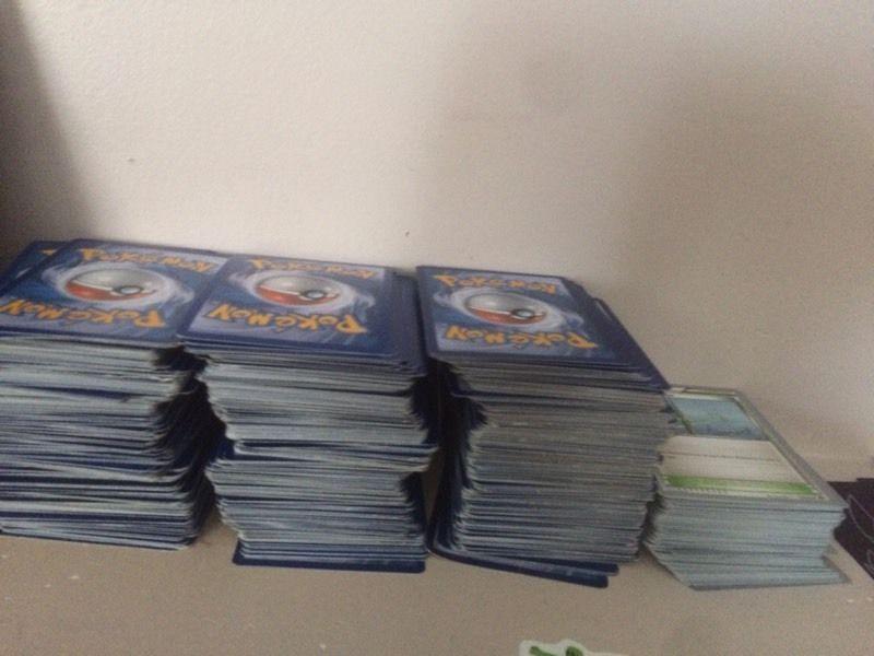 Over 800 pokemon cards, lots of variety of rarities!